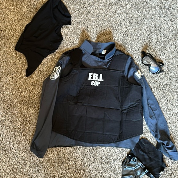 FBI costume - Picture 1 of 2